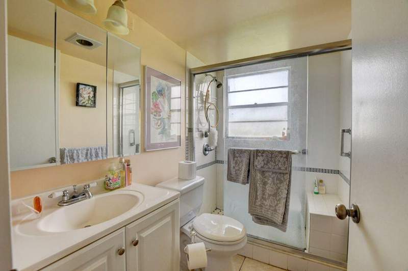 2 bedroom Condominium at 137 Fanshaw D, Century Village, Boca Raton — photo 2