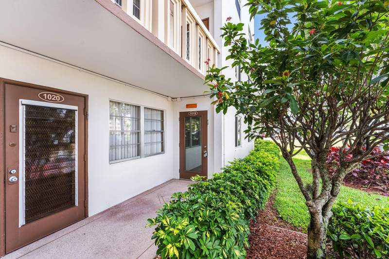 2 bedroom Condominium at 1019 Guildford B, Century Village, Boca Raton — photo 4