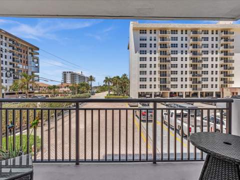 1147 Hillsboro Mile #201, Hillsboro Beach FL - photo 9 of 40