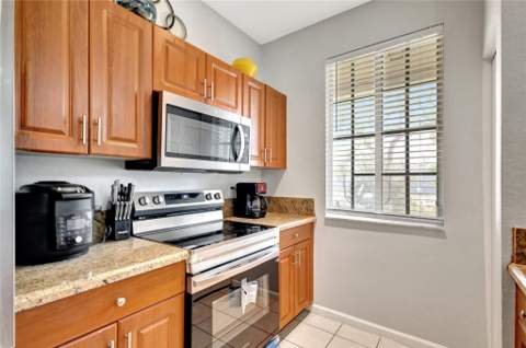 2037 Nassau Drive #2037, Riviera Beach FL - photo 13 of 44