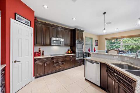 112 Ibisca Terrace, Royal Palm Beach FL - photo 10 of 39