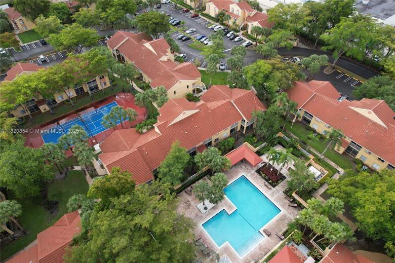 2 bedroom Condominium at 953 Coral Club Drive #953, Napoli Gardens At Coral Springs, Coral Springs — photo 3