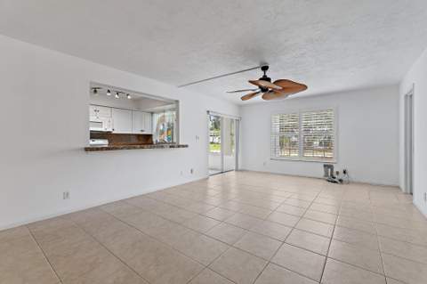 5570 Tamberlane Circle #131, Palm Beach Gardens FL - photo 7 of 33