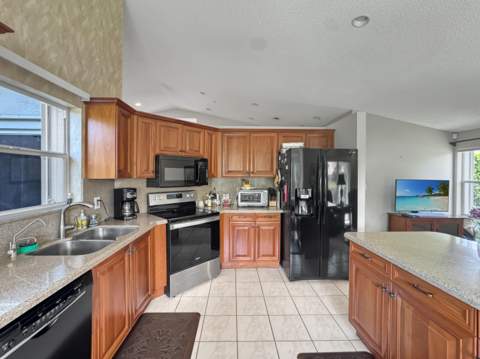 180 NW 47th Avenue, Deerfield Beach FL - photo 12 of 39