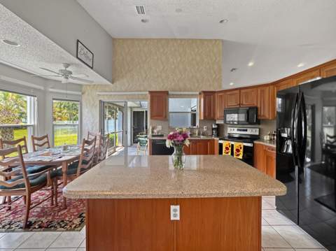 180 NW 47th Avenue, Deerfield Beach FL - photo 10 of 39