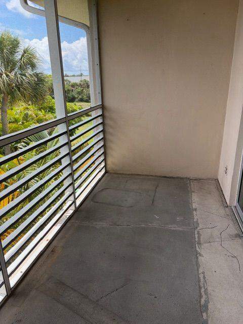 2724 S Garden Dr #306, Lake Worth FL - photo 9 of 22