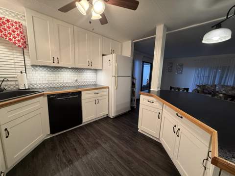 8044 SE Patriot Avenue, Hobe Sound FL - photo 9 of 48