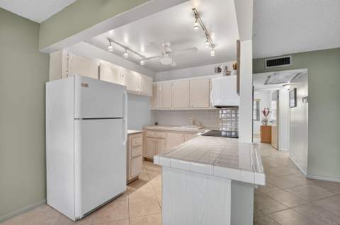 317 N Windsor N, West Palm Beach FL - photo 6 of 38