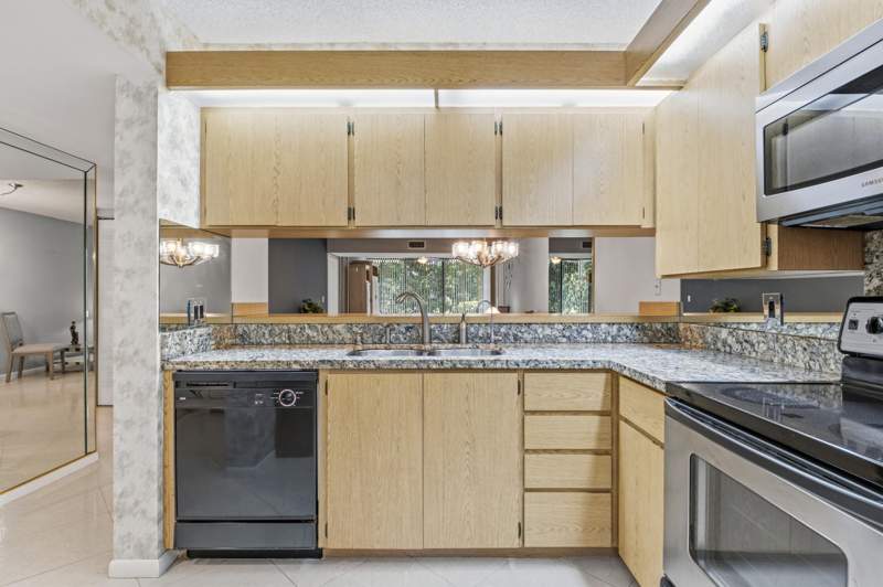 2 bedroom Condominium at 6145 Balboa Circle #103, Whitehall Condo At Camino Real, Boca Raton — photo 5