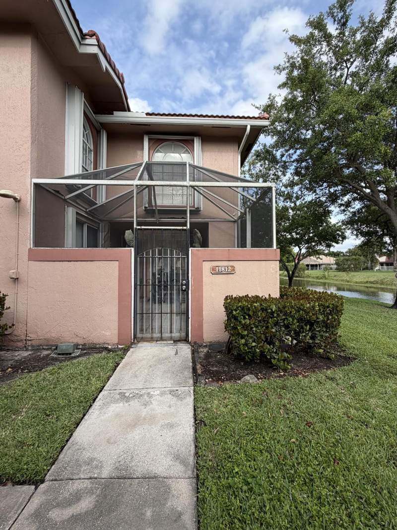 3 bedroom Townhouse at 11812 Royal Palm Boulevard, Coral Springs Country Club, Coral Springs — photo 2