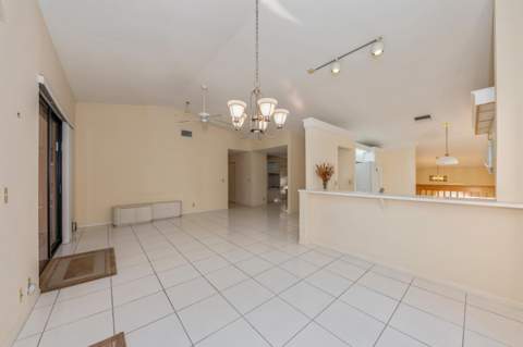 10439 S Circle Lake Drive #201, Boynton Beach FL - photo 6 of 26