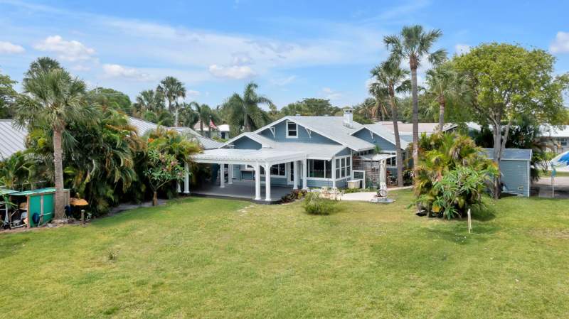 4 bedroom Single Family Residence at 1408 N Lakeside Drive, North Lake Worth, Lake Worth Beach — photo 4