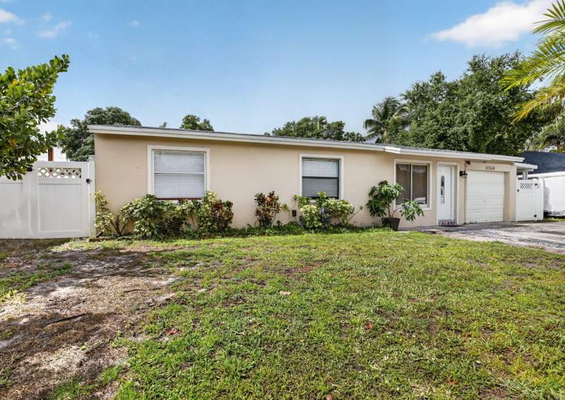 4 bedroom Single Family Residence at 4764 SW 12th Street, Broadview Park Sec 3, Fort Lauderdale — photo 4