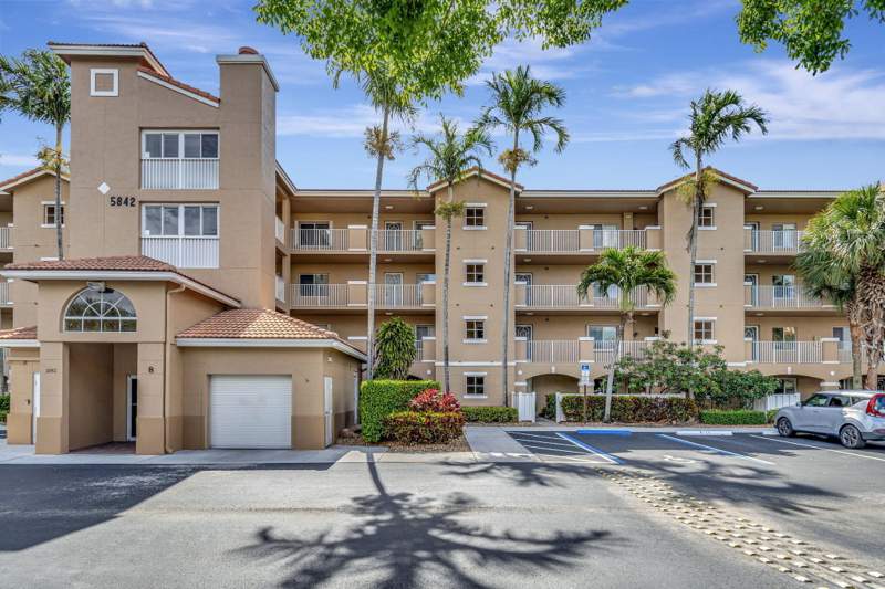 3 bedroom Condominium at 5842 Crystal Shores Drive #105, Coral Lakes, Boynton Beach — photo 2