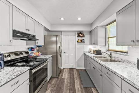 1297 SE Floresta Drive, Port St. Lucie FL - photo 8 of 40