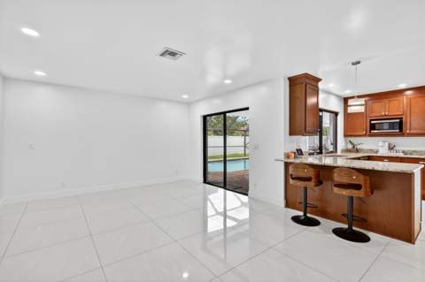 4831 Dorchester Mews, Haverhill FL - photo 9 of 29