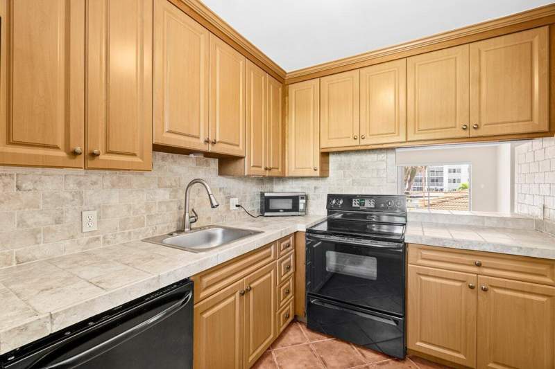1 bedroom Condominium at 1430 S Lakeside Drive #22, Ken-Lee Gardens Condo, Lake Worth Beach — photo 5