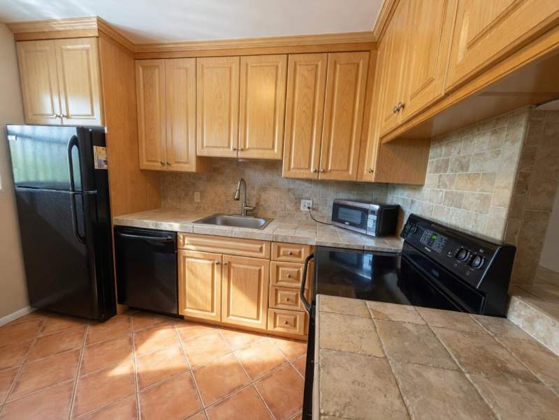 1 bedroom Condominium at 1430 S Lakeside Drive #22, Ken-Lee Gardens Condo, Lake Worth Beach — photo 4