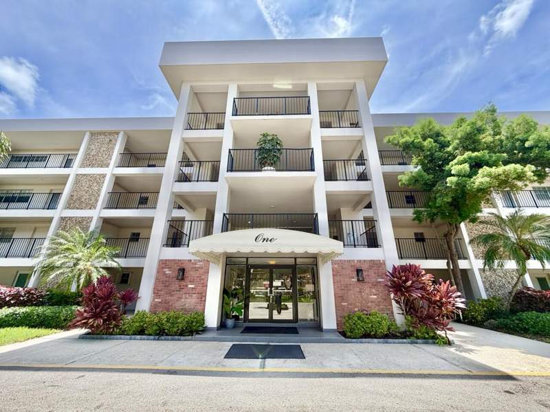 2 bedroom Condominium at 2800 N Palm Aire Drive #Unit 404, No 1 Palm-Aire Country Club, Pompano Beach — photo 5