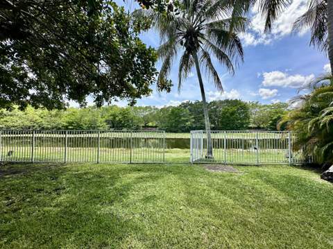 386 Carrington Drive, Weston FL - photo 9 of 33