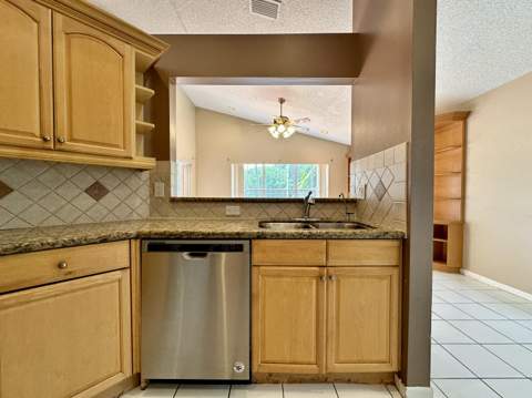 386 Carrington Drive, Weston FL - photo 20 of 33