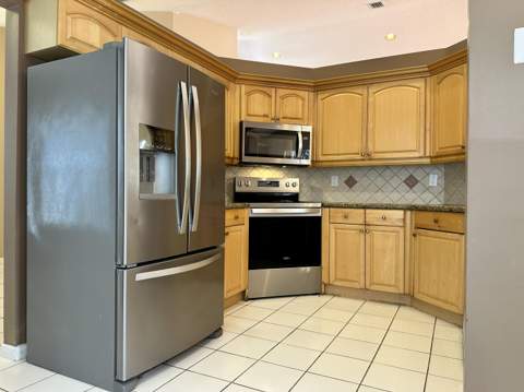 386 Carrington Drive, Weston FL - photo 18 of 33