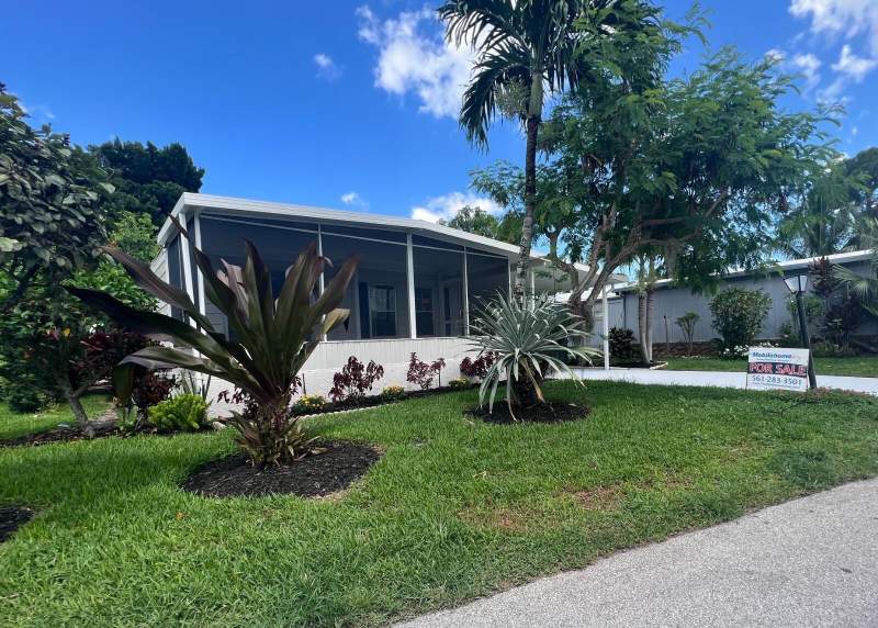 4 bedroom Mobile Home at 4310 Viola Drive #812, Lake Worth Village , Greenacres — photo 2