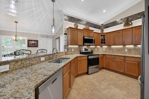 5606 Silver Oak Drive, Fort Pierce FL - photo 8 of 26