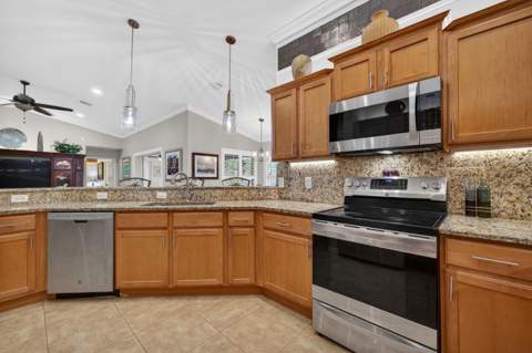 5606 Silver Oak Drive, Fort Pierce FL - photo 9 of 26