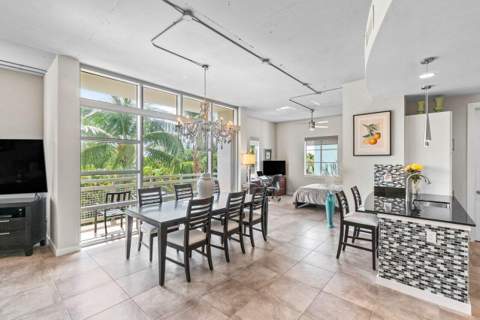 335 SE 6th Avenue #304, Delray Beach FL - photo 15 of 35