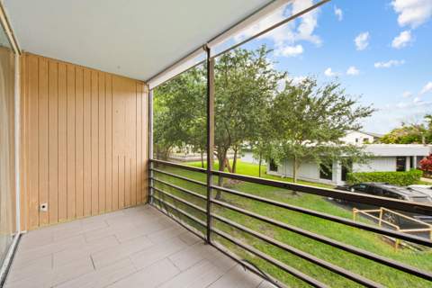 113 Royal Park Drive #2h, Oakland Park FL - photo 23 of 40