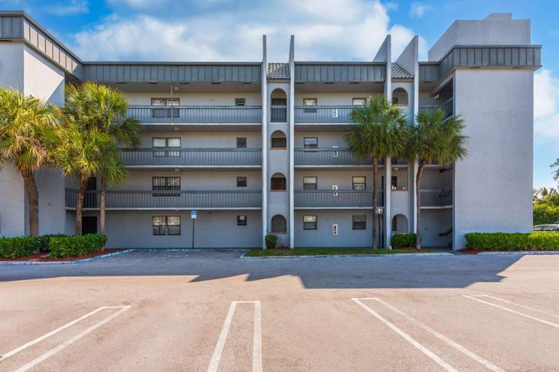 1 bedroom Condominium at 1700 N Congress #302, Presidential Golfview Condo, West Palm Beach — photo 2