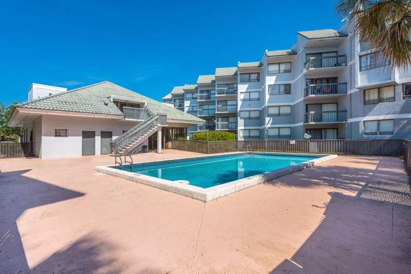 1 bedroom Condominium at 1700 N Congress #302, Presidential Golfview Condo, West Palm Beach — photo 4