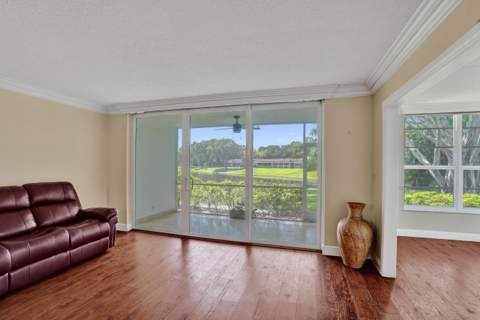 3621 Oaks Clubhouse Drive #101, Pompano Beach FL - photo 16 of 47