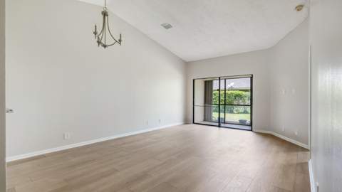 9663 NW 76th Street, Tamarac FL - photo 7 of 29