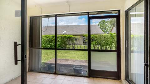 9663 NW 76th Street, Tamarac FL - photo 11 of 29