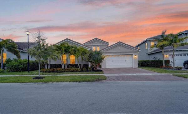 4 bedroom Single Family Residence at 15804 Goldfinch Circle, Meadows Of Westlake, Westlake — photo 3