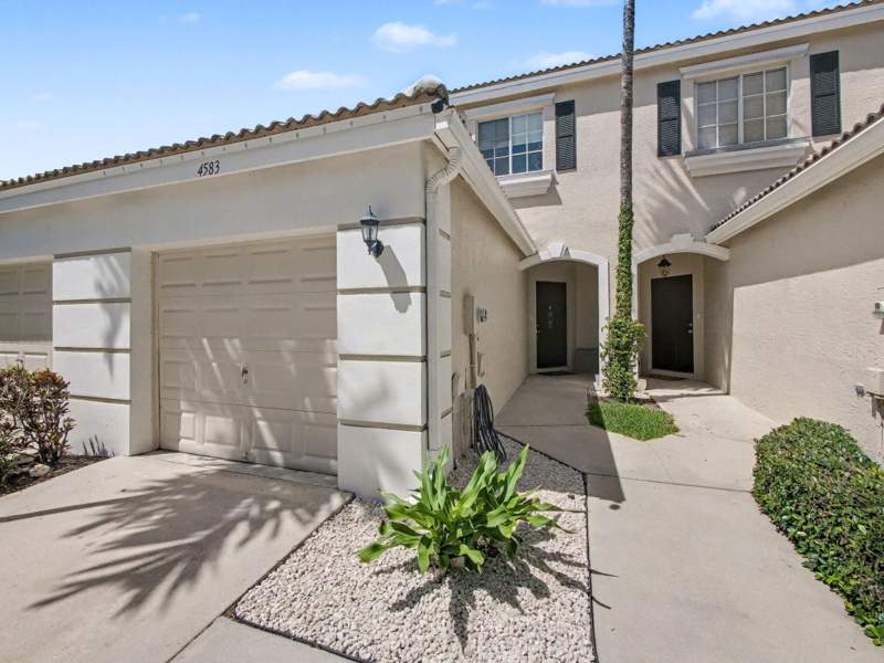 2 bedroom Townhouse at 4583 Palmbrooke Circle, Palmbrooke Townhomes, West Palm Beach — photo 3