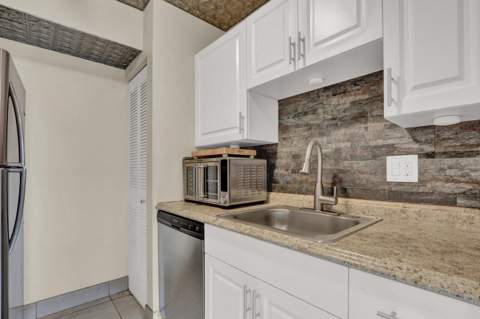 2116 Sherwood Forest Boulevard #28, West Palm Beach FL - photo 20 of 37