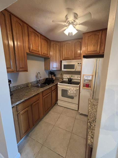 170 Horizons #110, Boynton Beach FL - photo 8 of 22