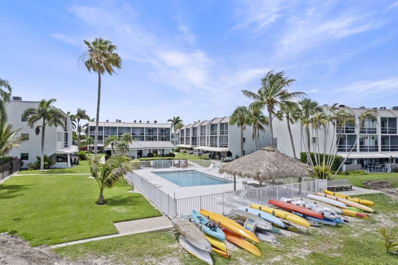 2 bedroom Condominium at 1300 Seaway Drive #B7, La Entrada Del Mar Condominium, Fort Pierce — photo 2