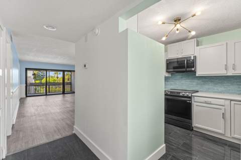 412 Southwind Drive #B2, North Palm Beach FL - photo 13 of 41