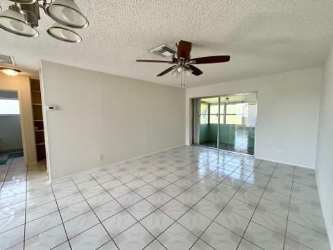 2911 Ashley Dr W #J, West Palm Beach FL - photo 7 of 31