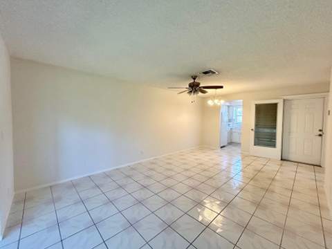 2911 Ashley Dr W #J, West Palm Beach FL - photo 8 of 31