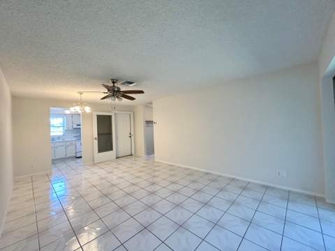 2911 Ashley Dr W #J, West Palm Beach FL - photo 9 of 31