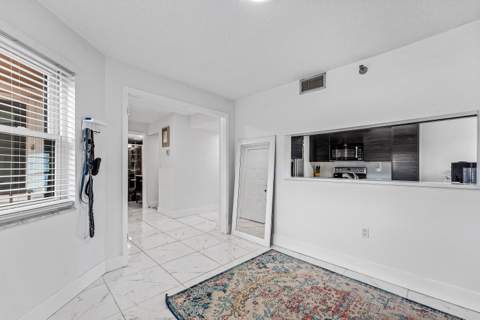 6614 Villa Sonrisa Drive #123, Boca Raton FL - photo 9 of 47