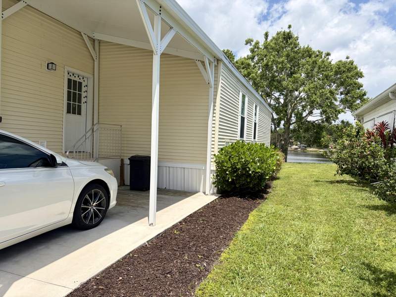 2 bedroom Manufactured Home at 3 San Pablo Lane, Spanish Laakes Riverfront, Port St. Lucie — photo 2