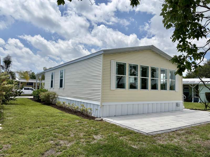 2 bedroom Manufactured Home at 3 San Pablo Lane, Spanish Laakes Riverfront, Port St. Lucie — photo 3