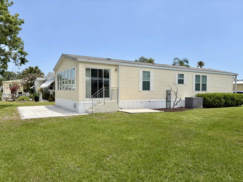 2 bedroom Manufactured Home at 3 San Pablo Lane, Spanish Laakes Riverfront, Port St. Lucie — photo 4