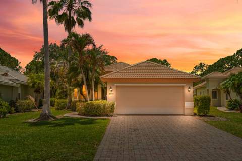 3716 NW Deer Oak Drive, Jensen Beach FL - photo 7 of 43